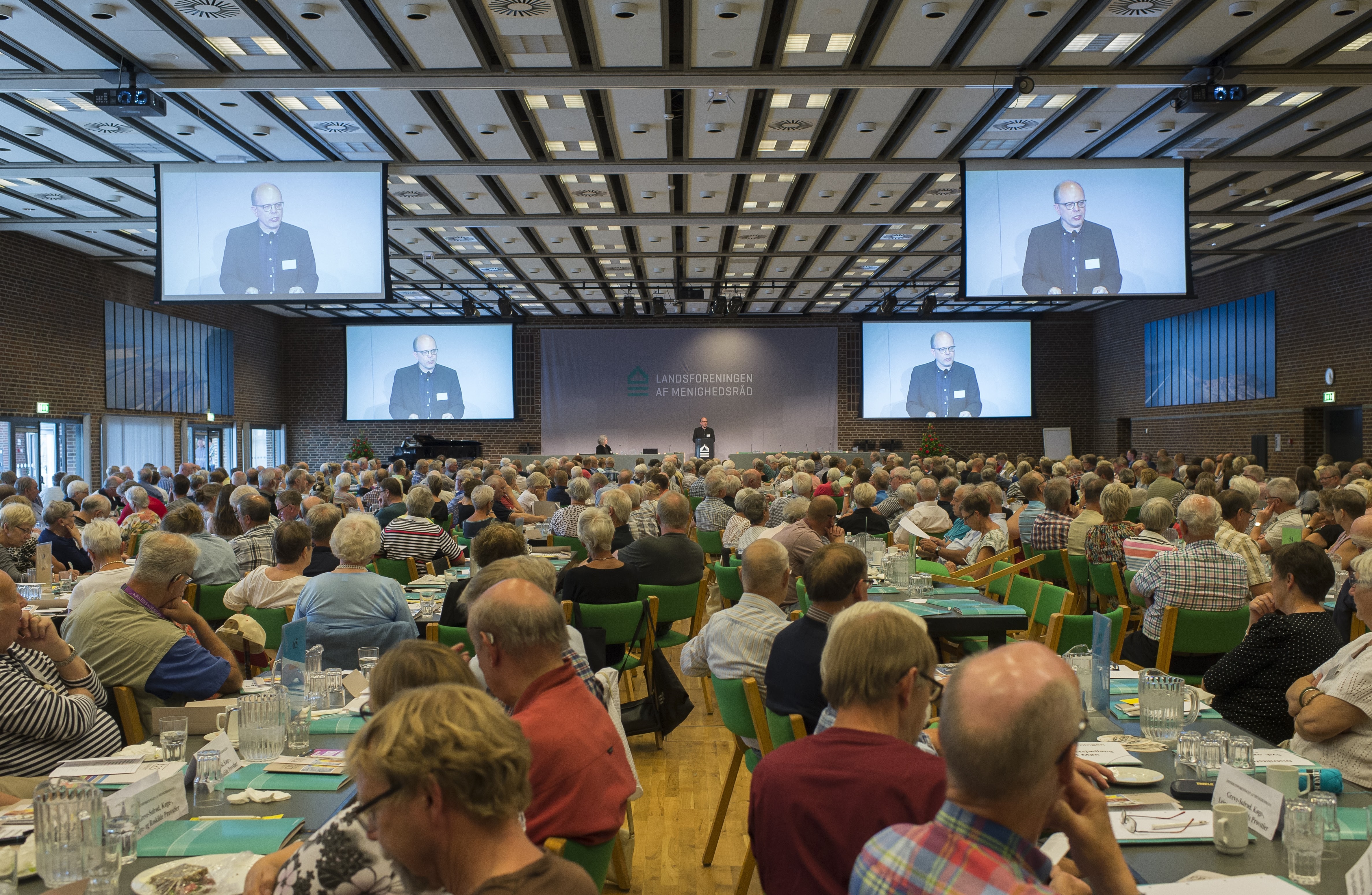 årsmøde politik.jpg