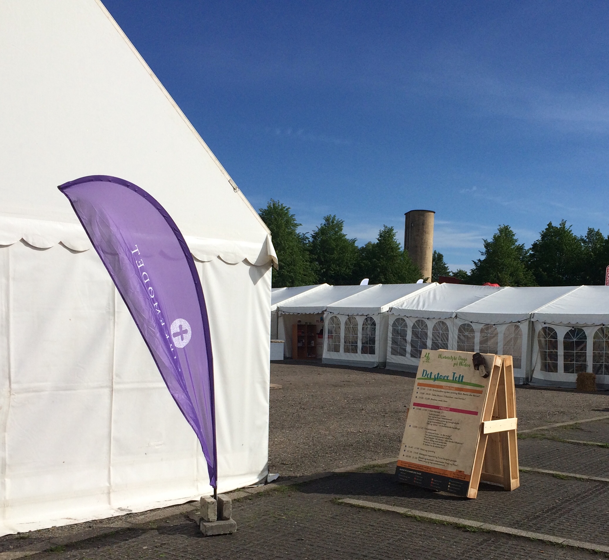 Folkekirkemødet telt.jpg