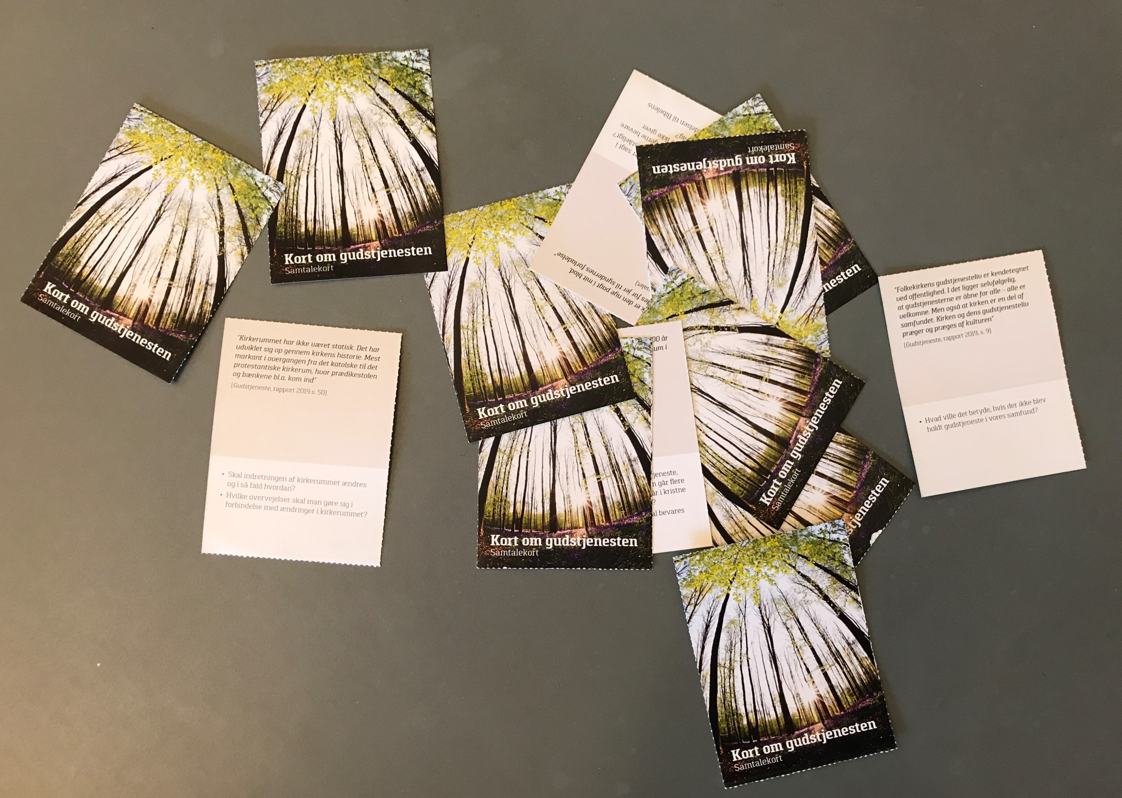 Samtalekort på bord 1.jpg